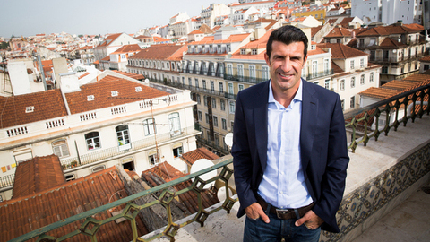 «O futebol merece melhor»: Figo candidato à presidência da FIFA