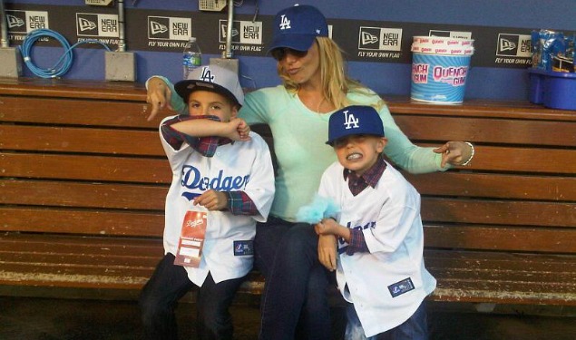 Britney Spears mostra os filhos no Facebook